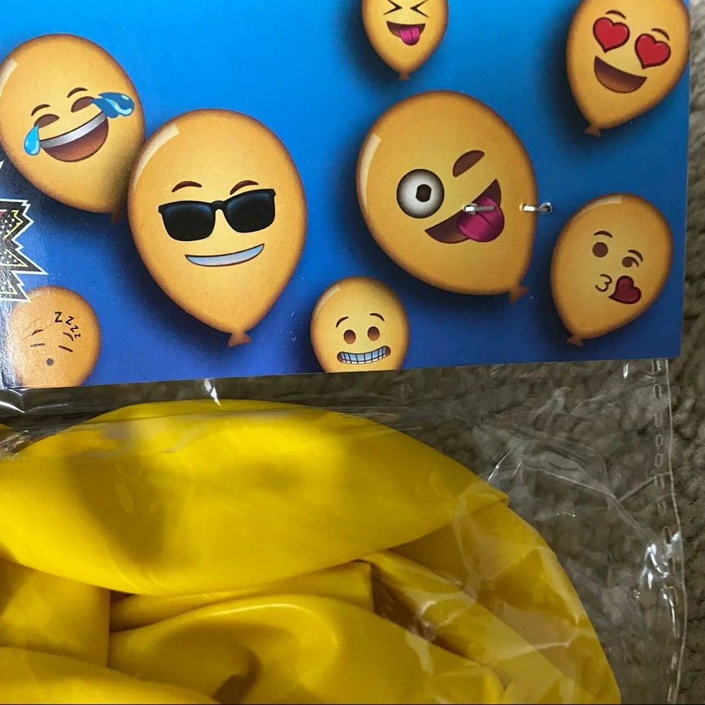 144 emojis balloons (12 inch balloons - 12 Designs)